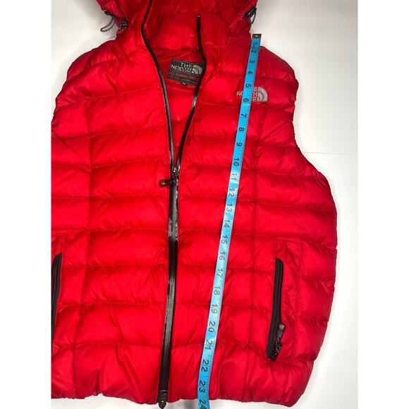 The North Face Summit Series Vest with a Hood - Picture 7 of 8